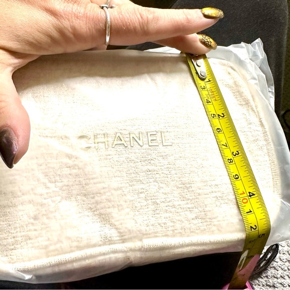 Chanel Cosmetic Case / Pouch - Picture 15 of 16